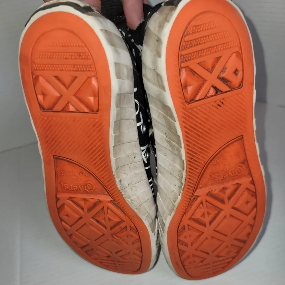 Converse High-Tops with Black, White, and Orange Accents unisex 6W/5M